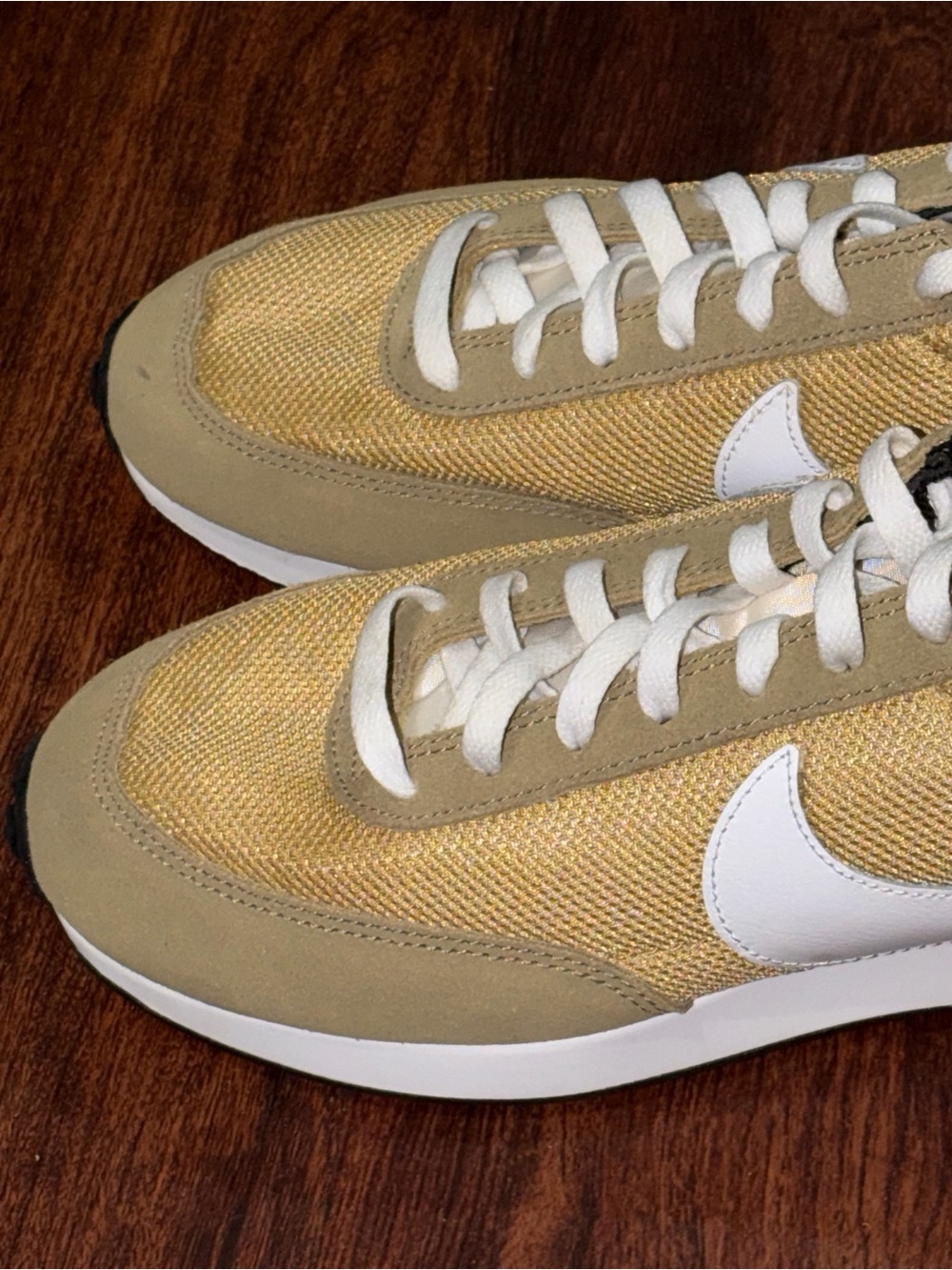 Nike - Picture 5 of 11